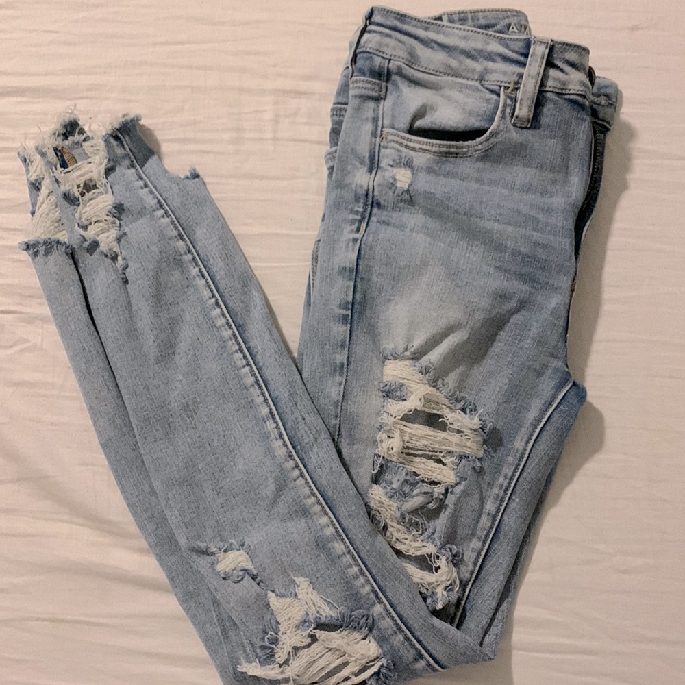 *SALE-DONATING ON 11/5* American eagle distressed hi rise jegging, light wash